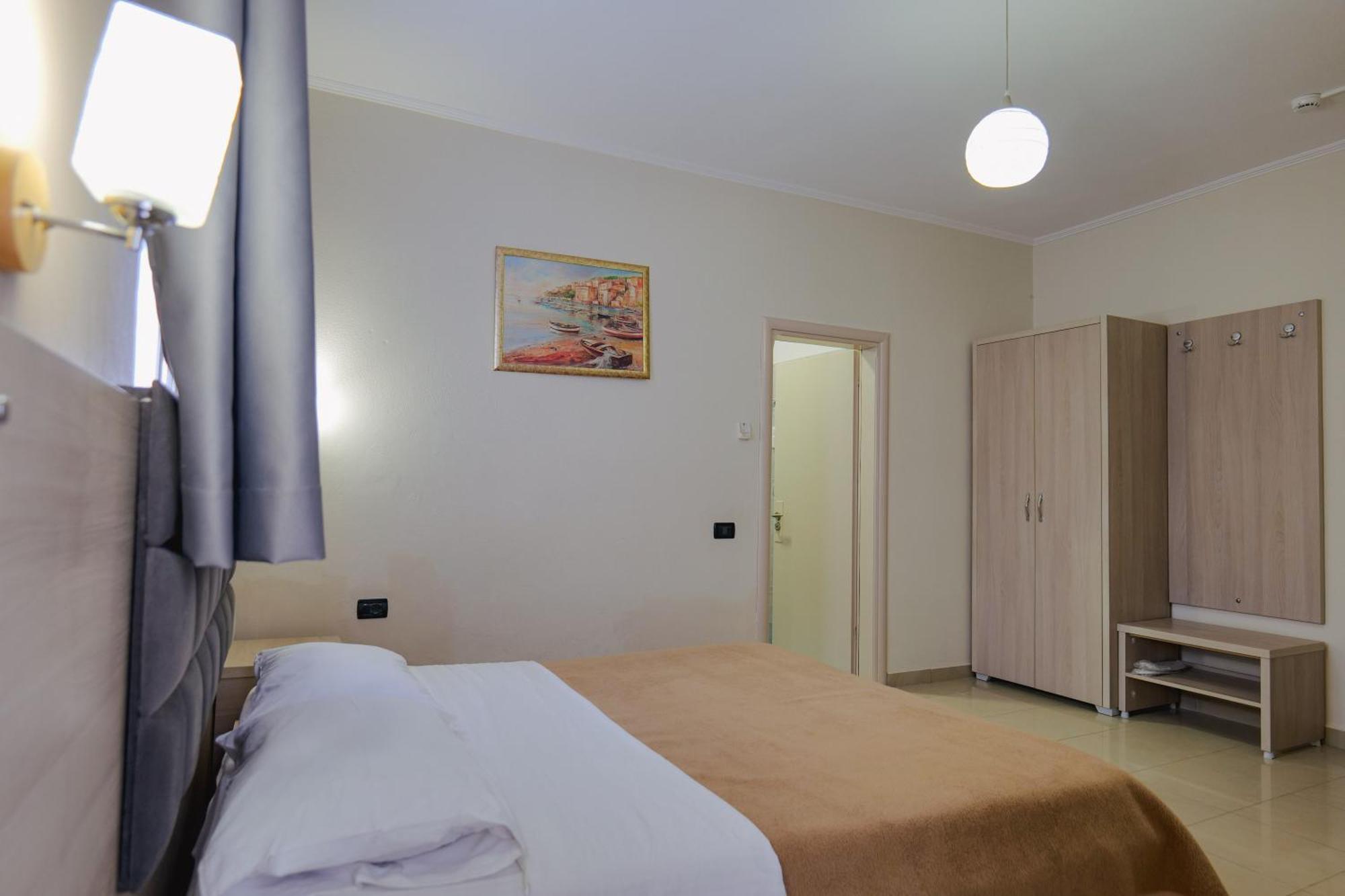 Hotel Mediterrane Sarande Exterior photo