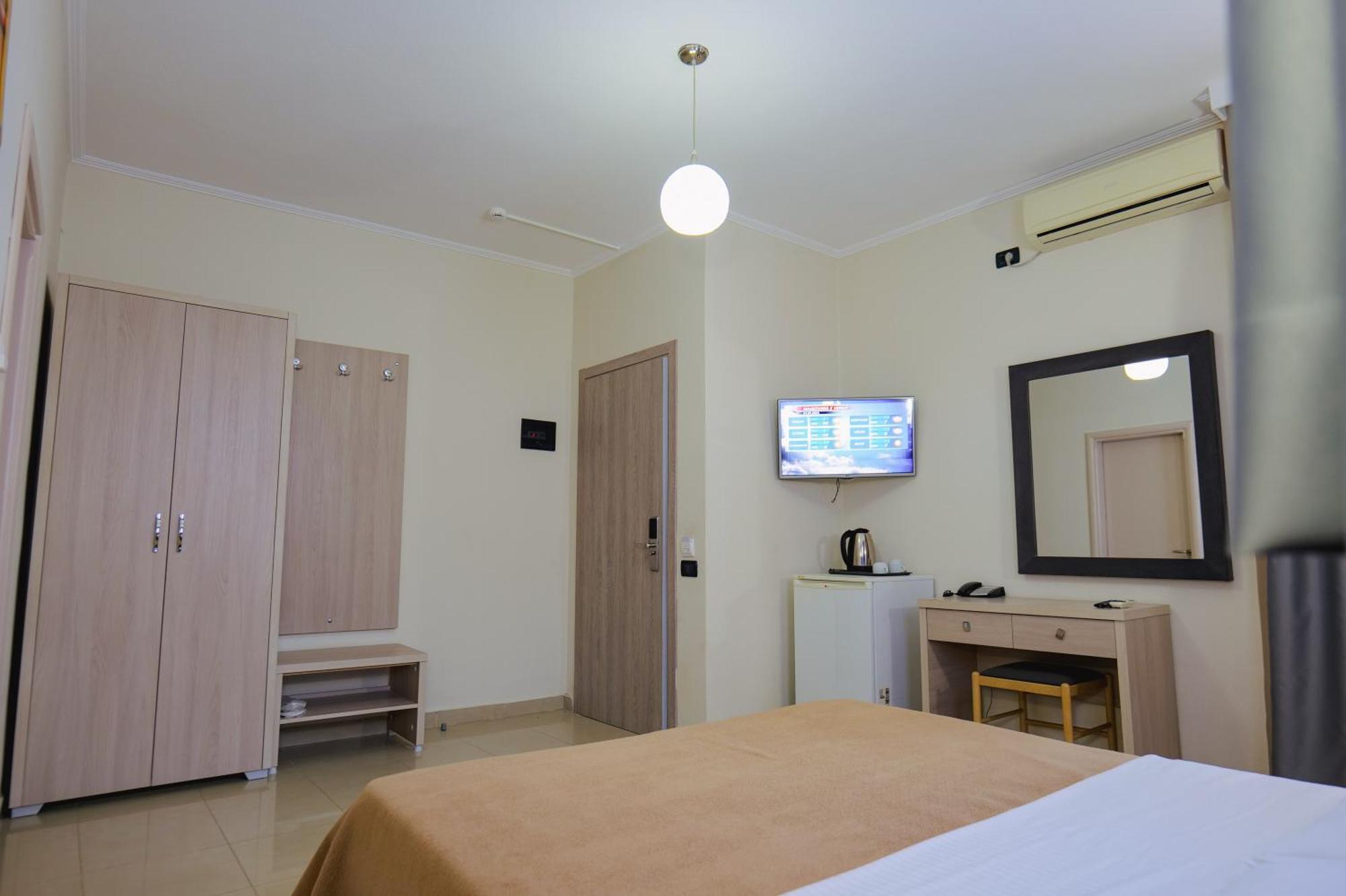 Hotel Mediterrane Sarande Exterior photo